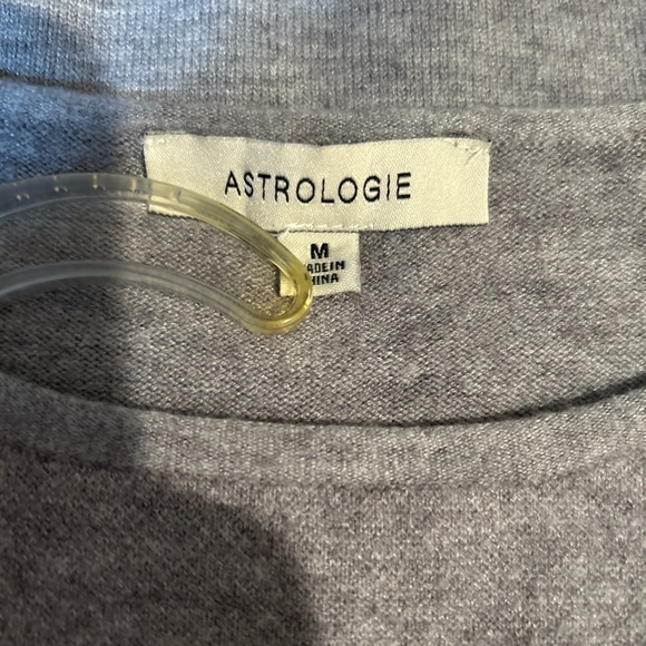 Gray Sweater with Rabbit Design - Picture 3 of 6